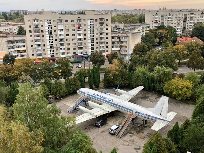 У мережі з'явилися фото найбільшого у Луцьку авіаційного пам'ятника