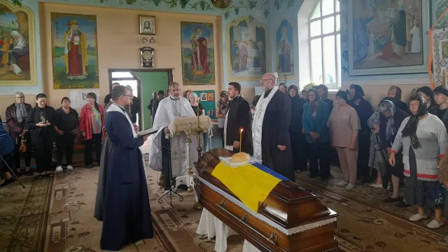 На Волині віддали останню шану воїну Петру Якимчуку (фото)