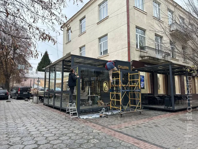 Заклад у центрі Луцька облаштує зимову терасу