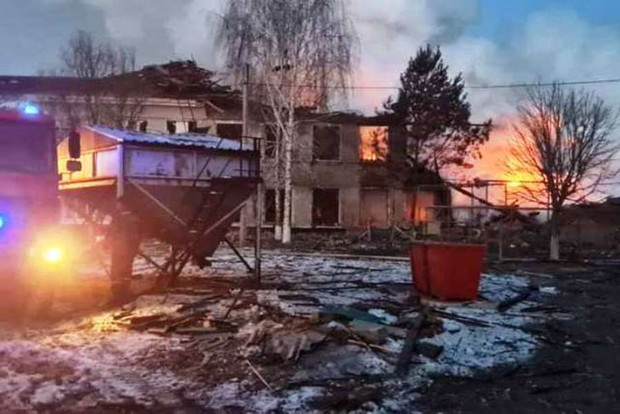 Вночі на Харківщині розбомбили навчальний заклад (фото, відео)