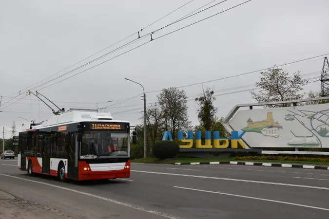 Луцьком курсує 86 одиниць транспорту, проїзд платний