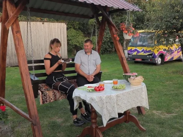 Леся Нікітюк покуштувала їжаків на Волині