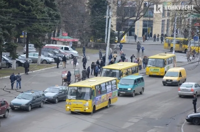Із вулиці Чорновола пропонують зняти маршрут № 33 через небезпеку