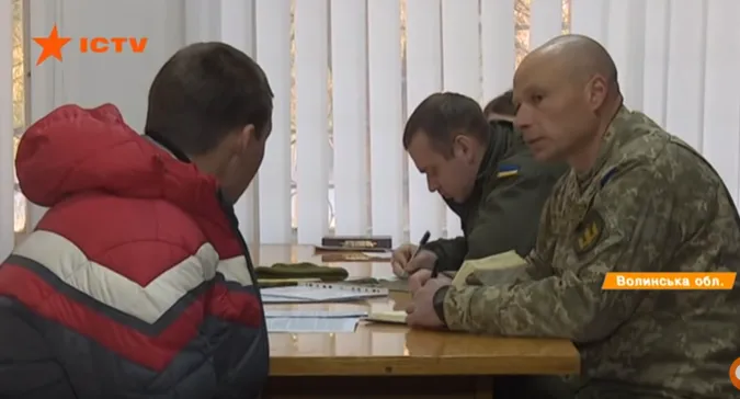 На Волині чоловіки масово «косять» від армії (відео)