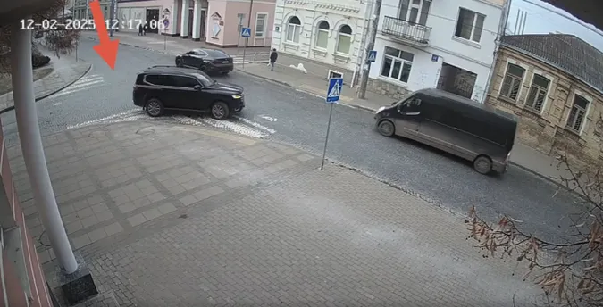 У Луцьку камери упіймали водія «крузака», який плутає право і ліво (відео)