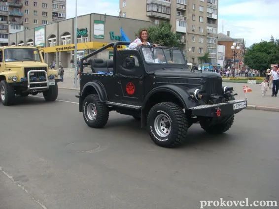 На Волині відбувся пробіг ретро-автомобілів (фото) 