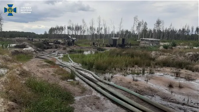 На Рівненщині СБУ затримала 23 бурштинокопачів