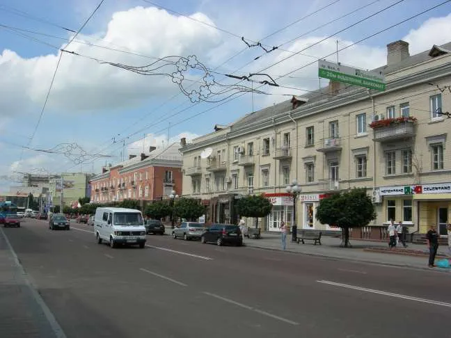 Велодоріжки, ремонт труб та нові липи: ремонт проспекту Волі в Луцьку за майже 70 млн грн