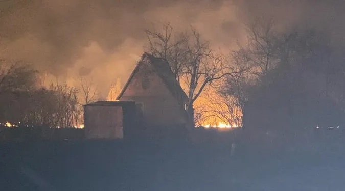 На Волині вночі ледь не згорів дачний масив (фото)