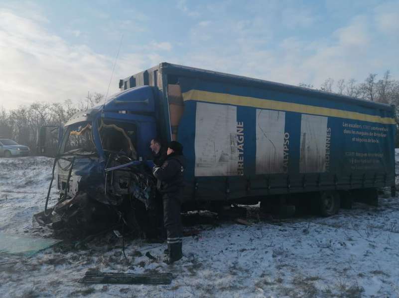 У Росії мікроавтобус з українцями зіткнувся з вантажівкою: є загиблі (фото)