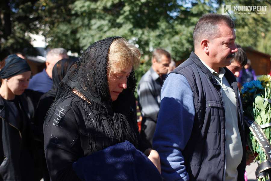 Знову похорон: Луцьк попрощався із загиблим захисником Віталієм Степанишеним (фото, відео)