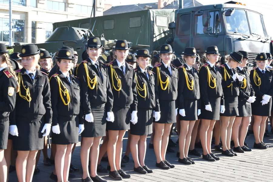Учні військового ліцею в Луцьку склали присягу (фото) 