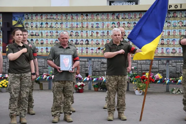 У Луцьку провели в останню дорогу полеглого воїна Сергія Четверикова (фото, відео)