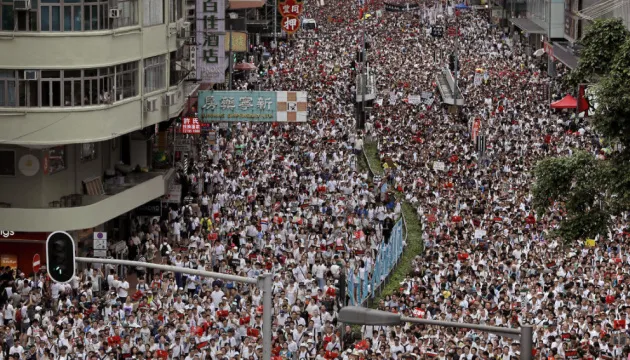 На  протест у  Гонконзі вийшли 1,7 мільйона осіб (фото)