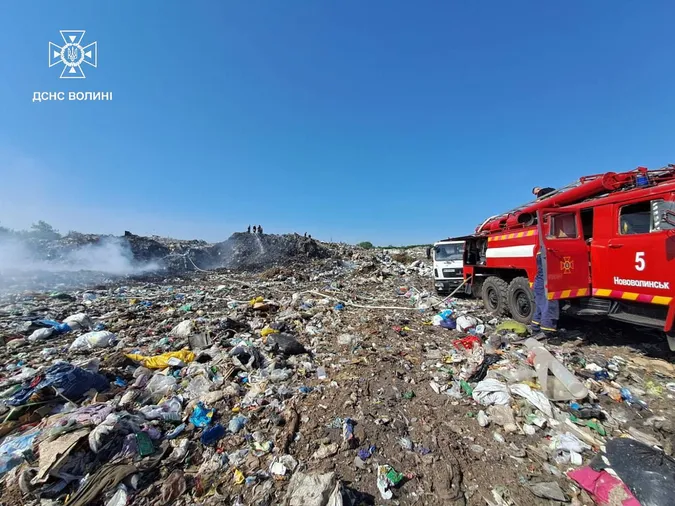 Самозаймання газів: на Волині у Великдень горіло сміттєзвалище (фото)