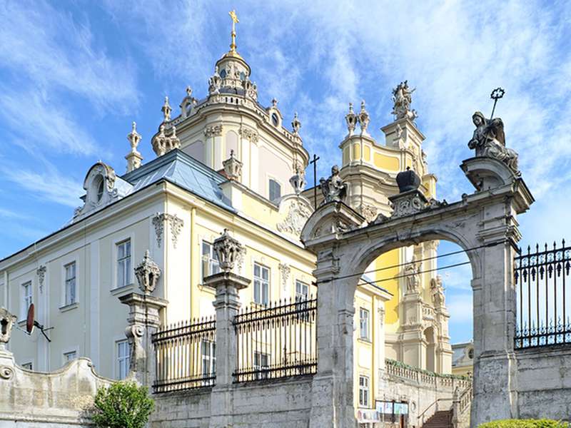 Луцький костел – у ТОП-7 найвеличніших католицьких храмів України (фото)