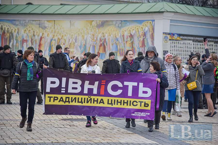 У Києві одночасно пройшли «Марш жінок» та «Марш проти абортів» (фото)