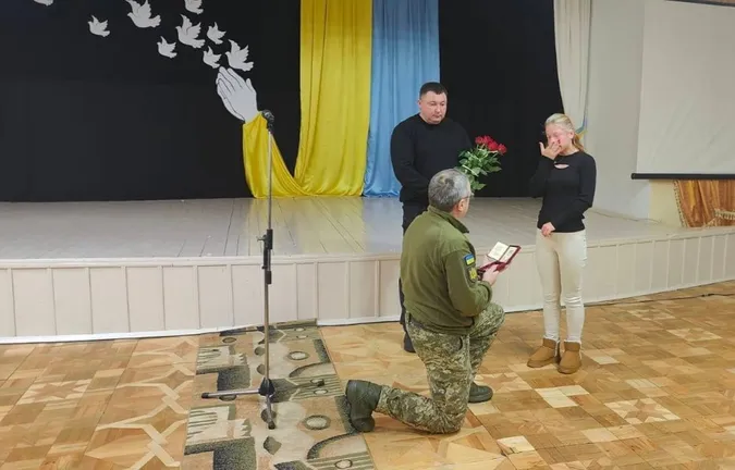 У громаді на Волині сестрі Героя передали посмертну державну нагороду (фото)