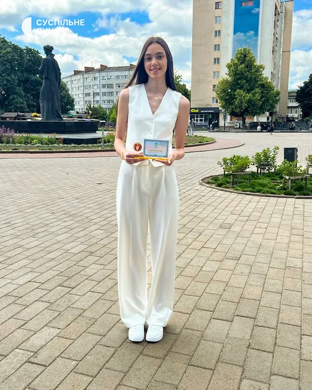 Вперше без медалей: у Луцьку привітали випускників-відмінників (фото)