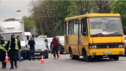 У Луцьку зіткнулися маршрутка, вантажівка й легковик (відео)