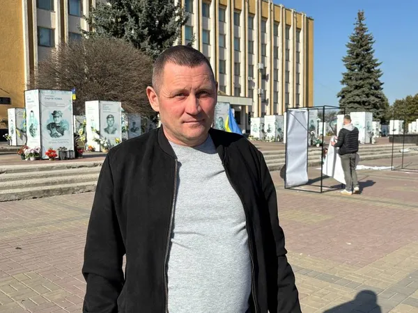 У Нововолинську розширили алею Героїв: встановили ще 26 портретів полеглих воїнів (фото)