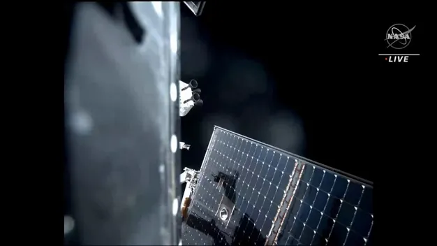 Космічний корабель Orion повертається на Землю з місячної орбіти (відео)