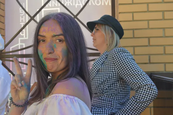 Фестиваль фарб Холі: як Ковель відсвяткував День молоді (фото)
