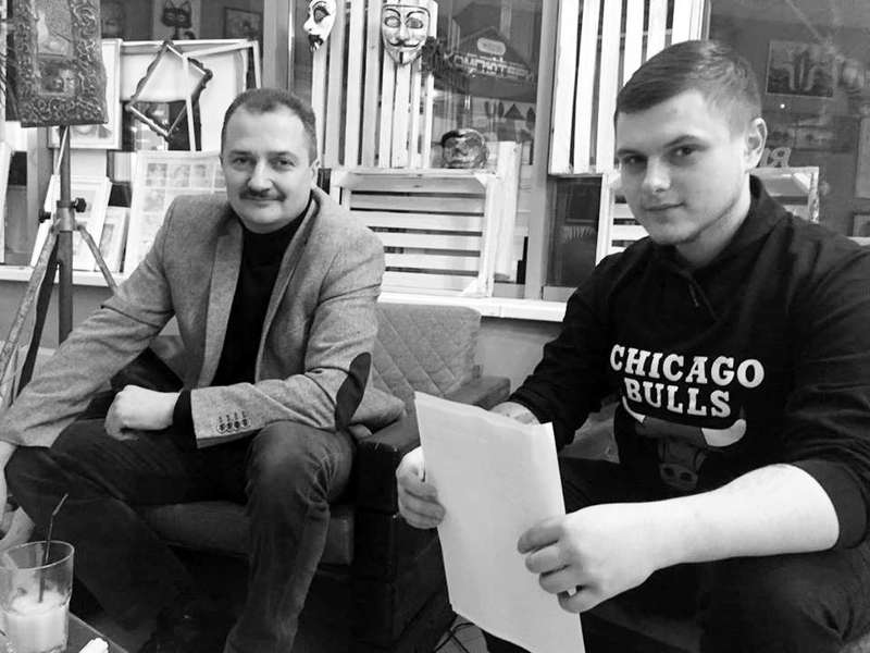 Ліворуч - депутат Костянтин Зінкевич, який любить картини, праворуч -  журналіст «Конкурента» Руслан Пилипчук, який любить «Зоряні війни».