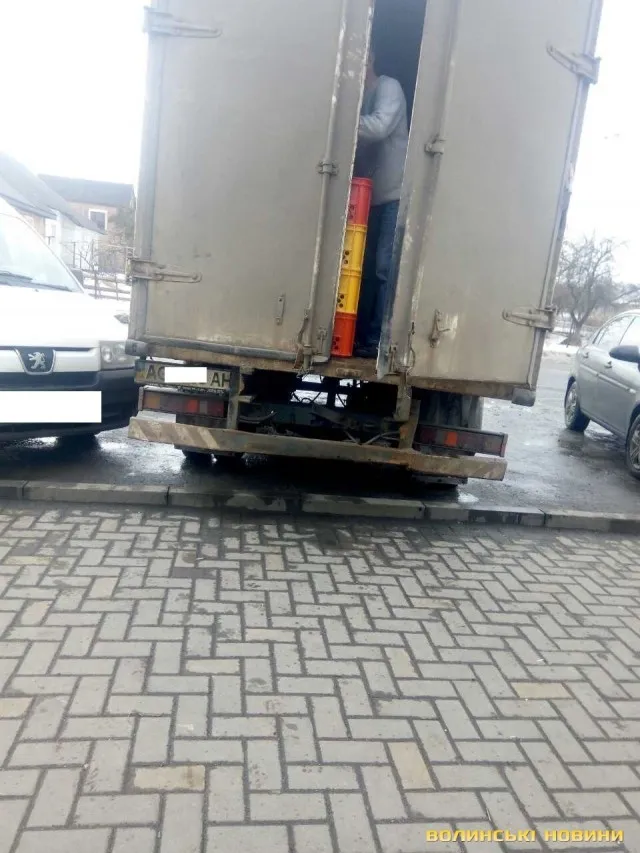 Хліб луцького виробника возять у брудних машинах? (відео)