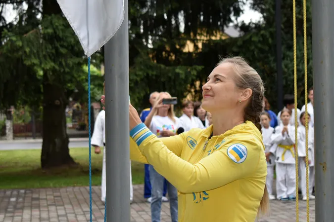 У Луцьку урочисто підняли Олімпійський прапор (фото)