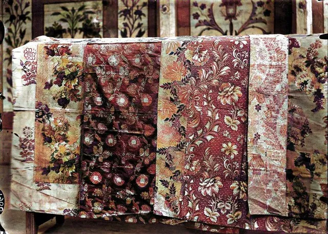 Зразки тканин, що зберігалися у караїмському храмі
