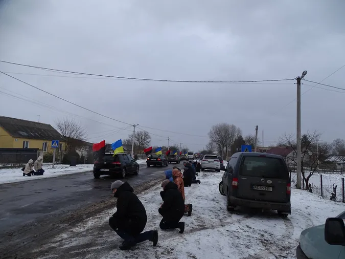 Понад рік вважали зниклим безвісти: на Волині попрощалися з Героєм Геннадієм Марчуком (фото)