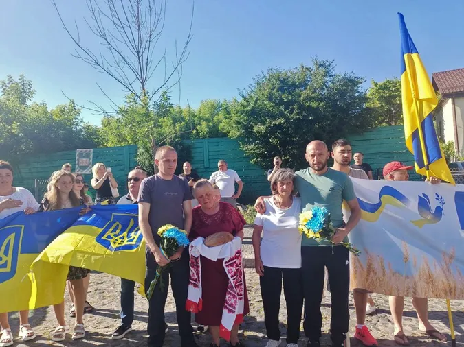 Пережили небачені жахи: до Луцька з полону повернулися двоє захисників (фото)