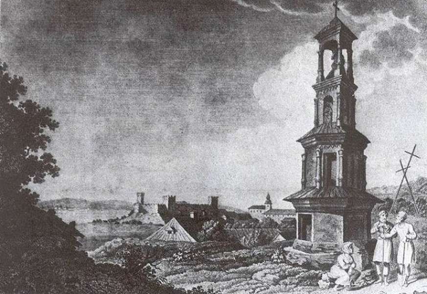 Каплиця Скорботного Христа 1640-х років. На дальньому плані – Верхній замок та Костел домініканців