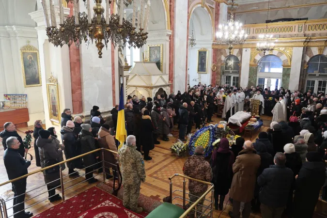 Луцьк навколішки попрощався з загиблим на Харківщині захисником Іваном Прокопцем