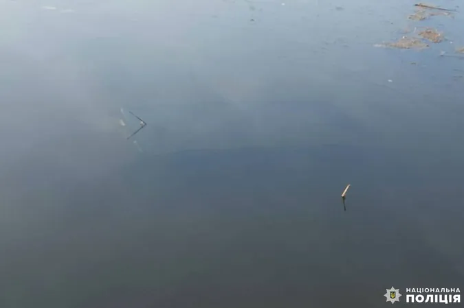 На Рівненщині п'яний водій втопив своє авто разом з родичем (фото)