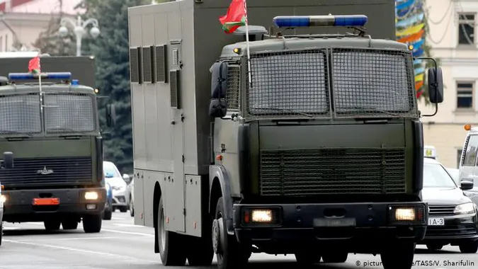 Білоруси вийшли на Марш єдності: силовики перекрили центр Мінська