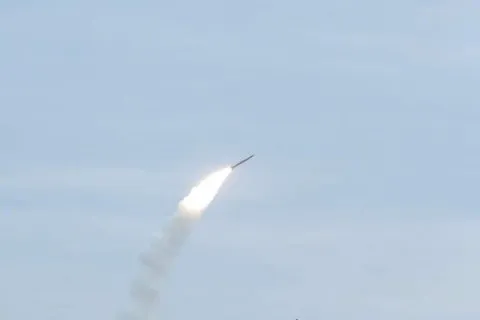 російські загарбники випустили дві ракети по околицях Дніпра
