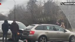 У Луцьку на перехресті зіткнулися Renault і Skoda (відео)