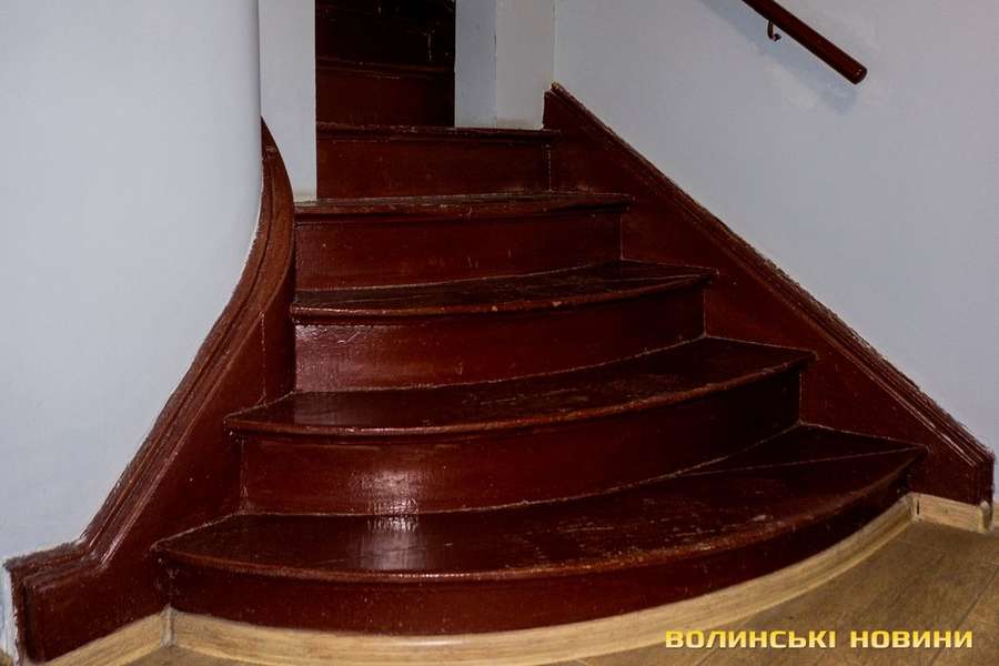У деяких будинках давні сходи справно функціонуть і донині