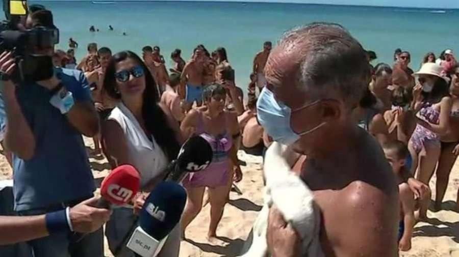Президент Португалії під час інтерв'ю кинувся в море рятувати жінок, що тонули