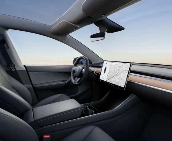 Компанія Tesla представила новий електрокар (фото)