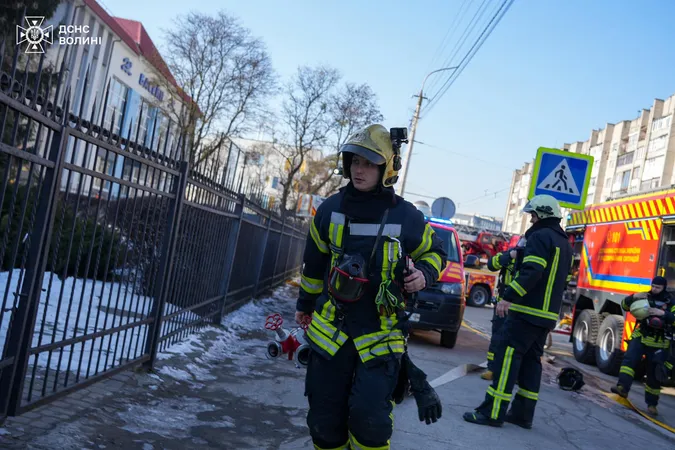 У Луцьку горів спорткомплекс на проспекті Президента Грушевського (фото)
