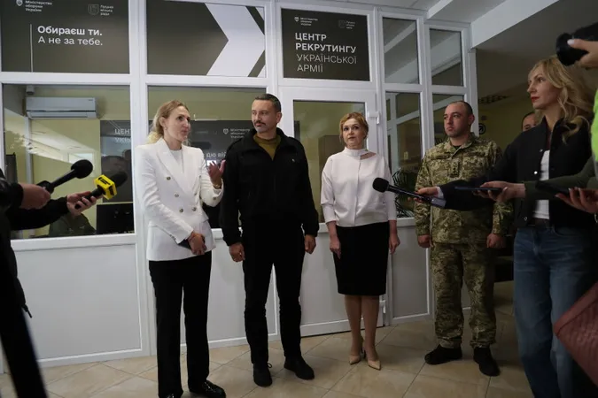 У Луцьку відкрили Центр рекрутингу української армії (фото)