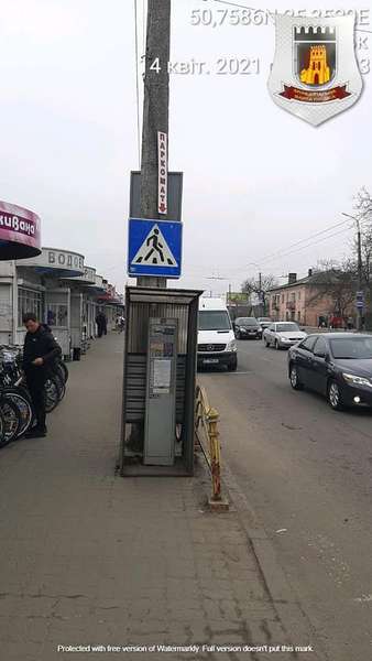 За паркування біля «Завокзального» ринку в Луцьку треба платити, інакше – штраф