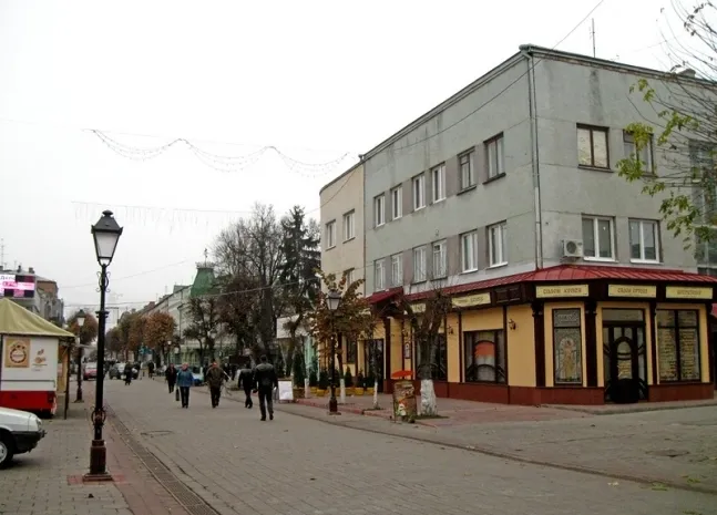 Луцькі депутати – проти продовження оренди підвалу на Лесі Українки