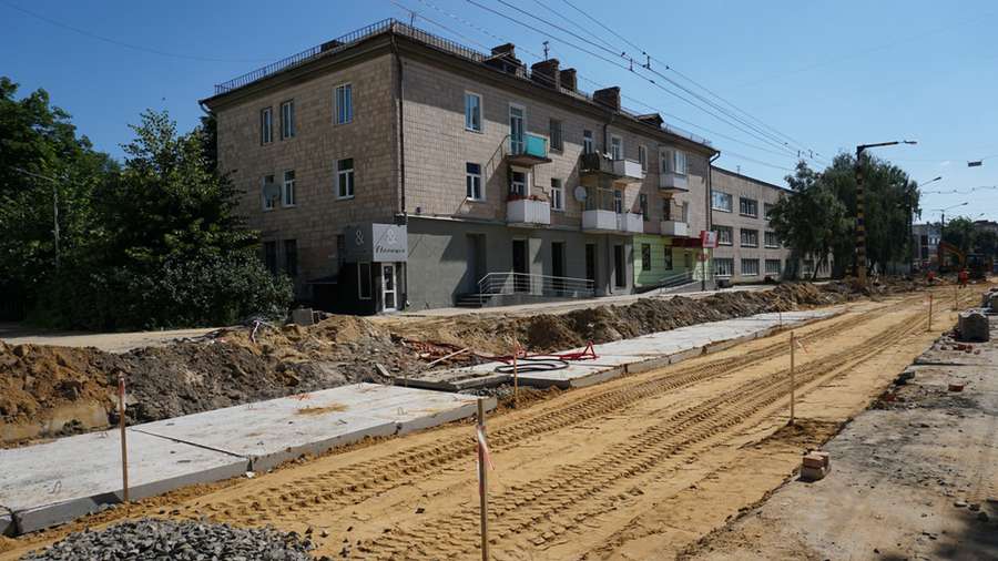 Вкладають щебеневий шар: що коїться на проспекті Волі у Луцьку (фото)