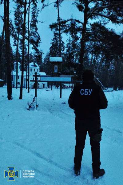 В монастирі на Волині СБУ знайшла молитви за росію та «підручники», в яких вихваляють кремлівський режим (фото, відео)