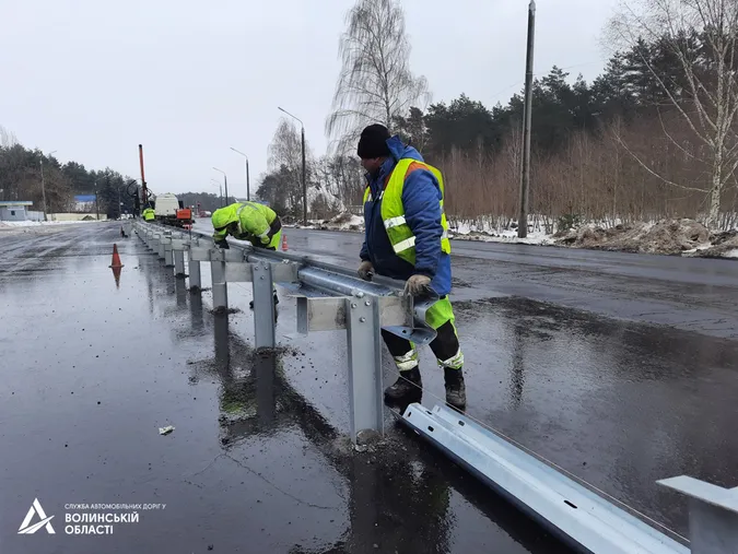 На «варшавці» біля кордону встановили нові бар'єри (фото)