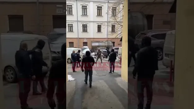 У центрі Києва трапилась масштабна стрілянина: затримали 14 осіб (відео)